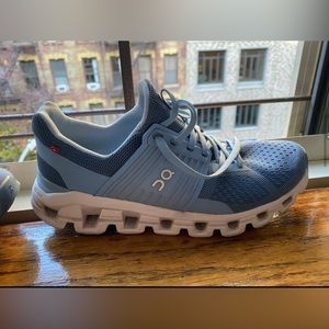 Cloud Swift running shoes size 9. Great condition- lightly worn